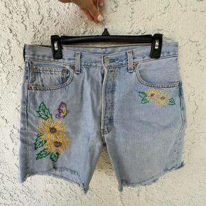 Levis sunflower embroider shorts